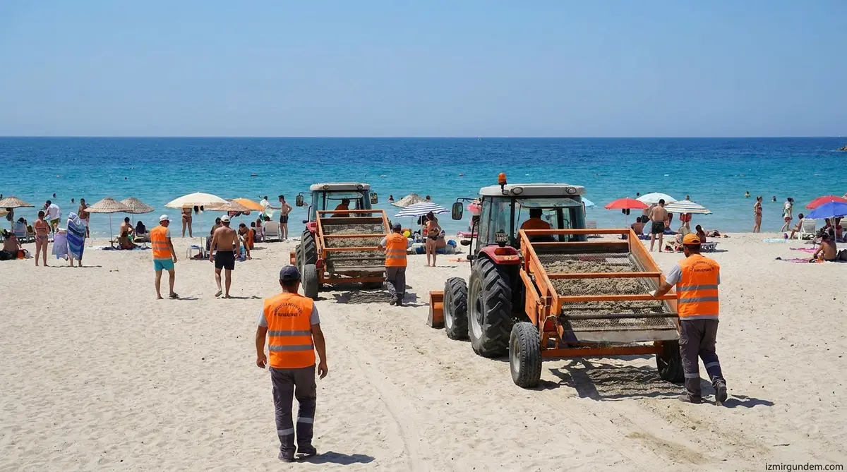 Çeşme'de Yaz Yoğunluğu: Günlük Çöp Miktarı 330 Tona Çıktı