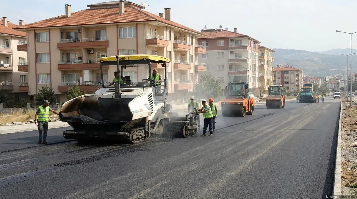 Ödemiş'te dev dönüşüm: Yollara 6 bin 300 ton asfalt